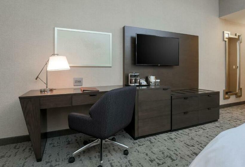Quarto Standard Cama King, Doubletree By Hilton Evansville