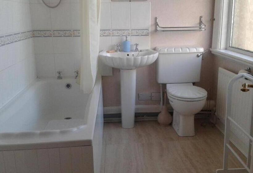 Quarto Familiar, Gilesgate Moor
