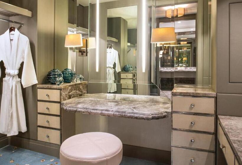 اتاق استاندارد با چشم‌انداز شهر, The St. Regis Kuala Lumpur