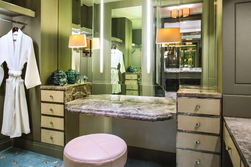 اتاق استاندارد با تخت بزرگ, The St. Regis Kuala Lumpur