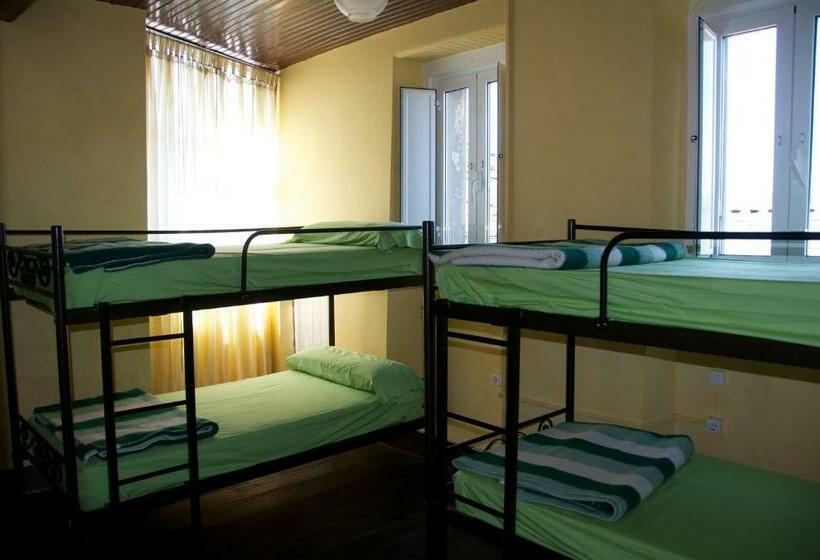 اتاق استاندارد چهار تخته, Albergue Los Blasones