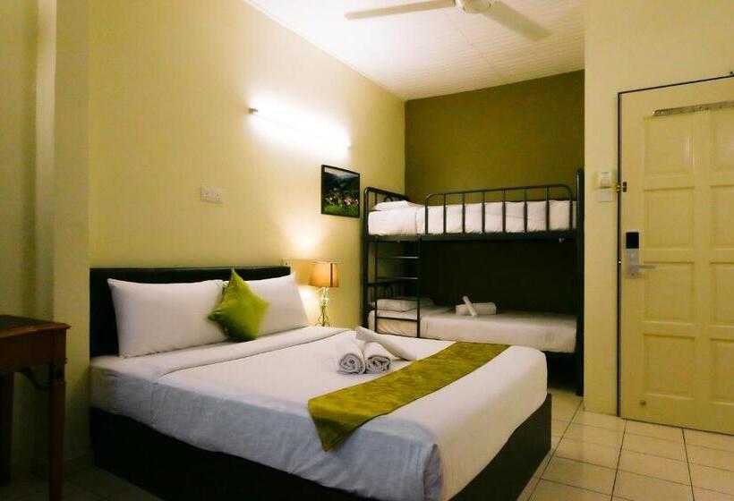 اتاق چهار تخته با دستشویی مشترک, Golden Lodge