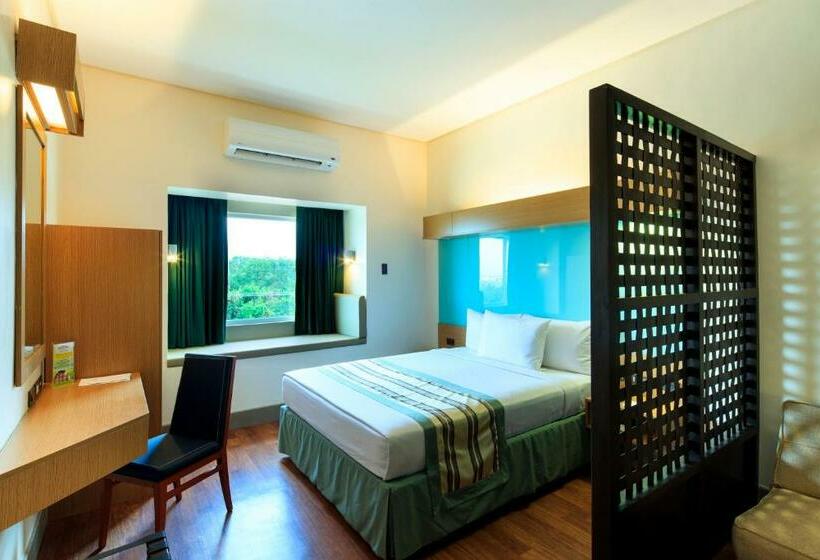 Люкс, Microtel By Wyndham South Forbes Near Nuvali
