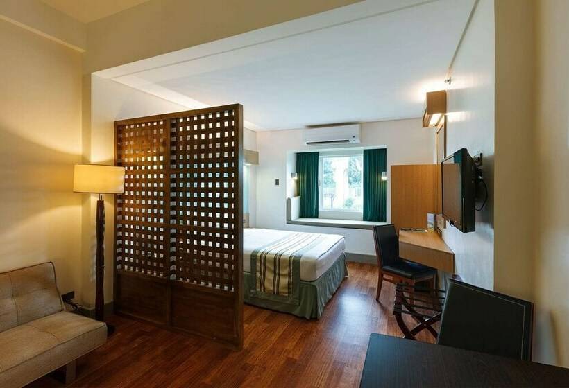 Люкс, Microtel By Wyndham South Forbes Near Nuvali