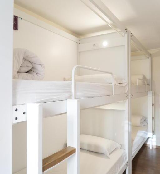 Номер Стандарт Четырехместный Совместный Санузел, Pars Teatro Hostel