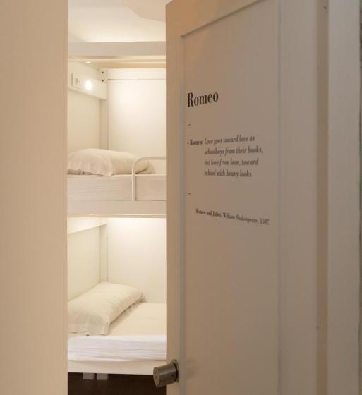 Кровать в Общей Комнате, Pars Teatro Hostel