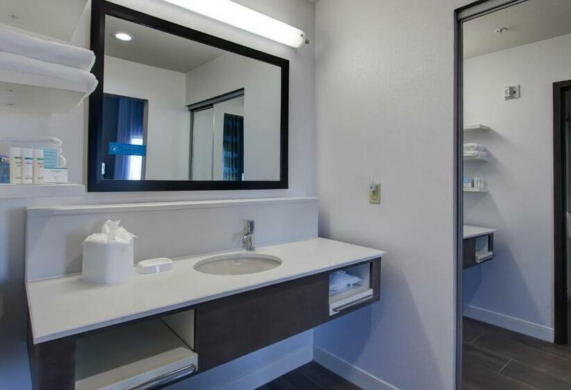 Номер Executive Кровать Кинг, Hampton Inn & Suites Wichita/airport