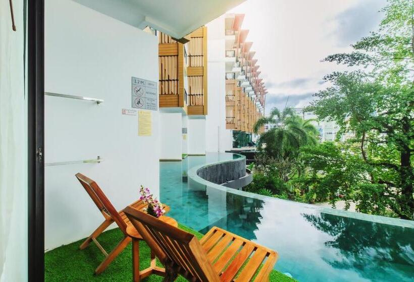Классический Номер, The Lunar Patong