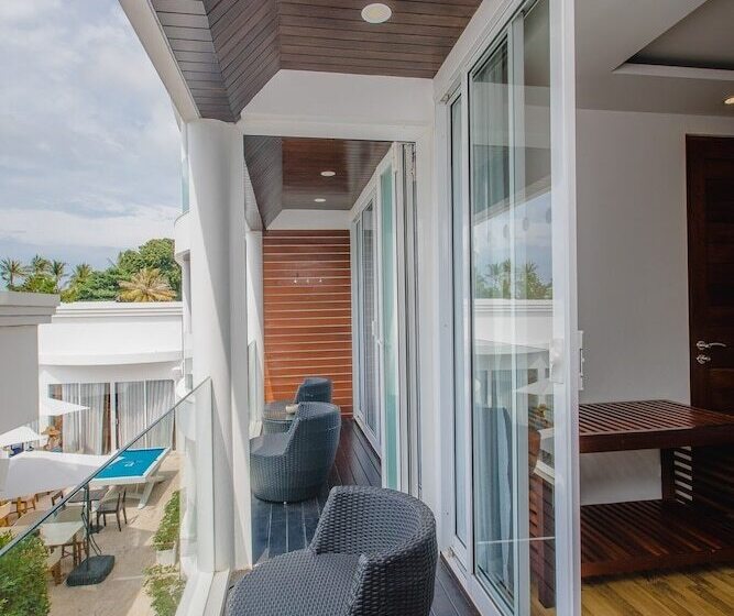 디럭스 룸, The Privilege Hotel Ezra Beach Club