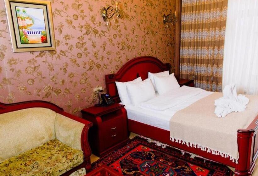 Семейный Номер, Royal Antique Boutique