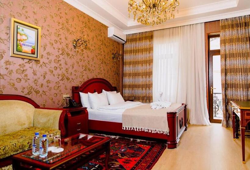 Семейный Номер, Royal Antique Boutique