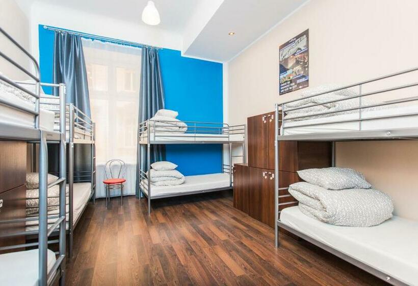Кровать в Общей Комнате, One World Hostel Kraków