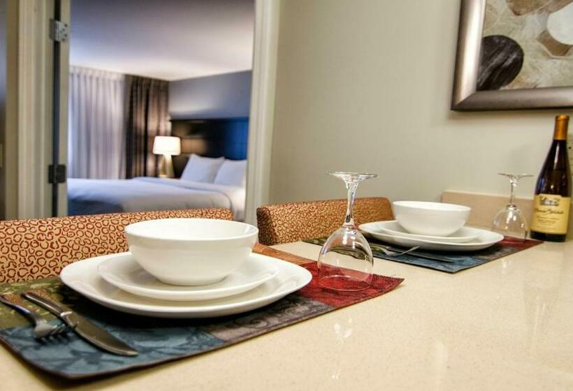 Люкс Кровать Кинг, Staybridge Suites Marquette, An Ihg