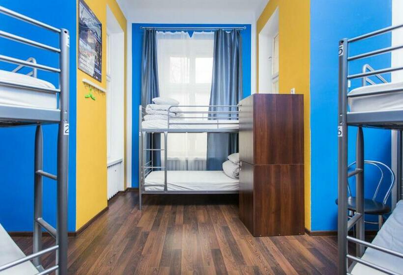 Кровать в Общей Комнате, One World Hostel Kraków