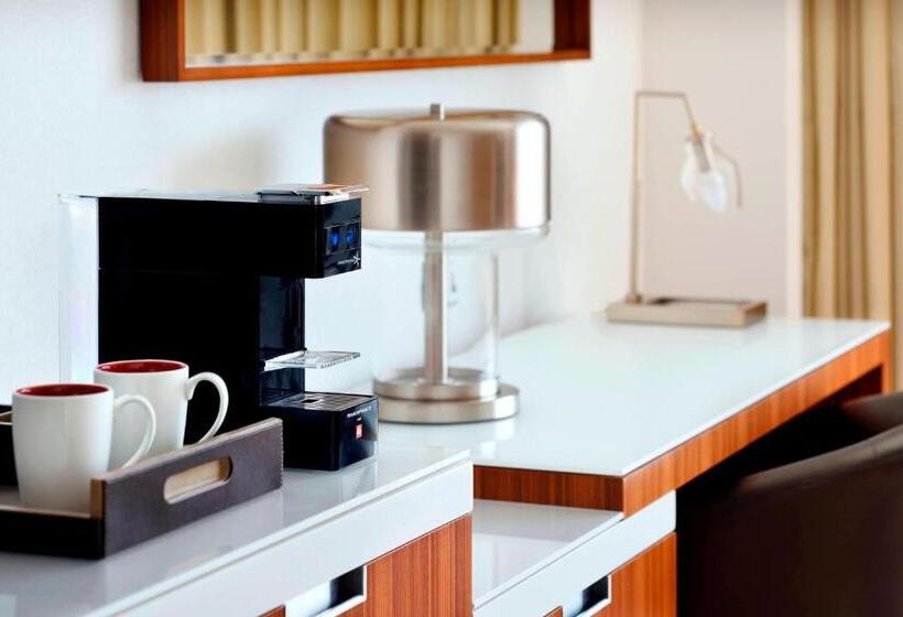 Полулюкс Кровать Кинг, Marriott Hotel Downtown Abu Dhabi