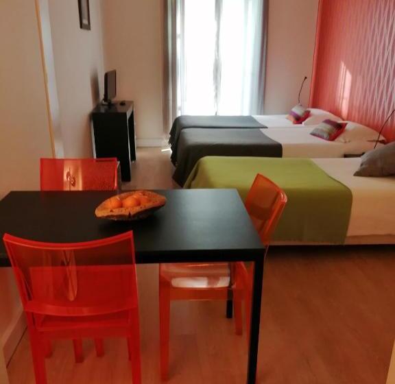 استودیوی استاندارد, Evora Inn