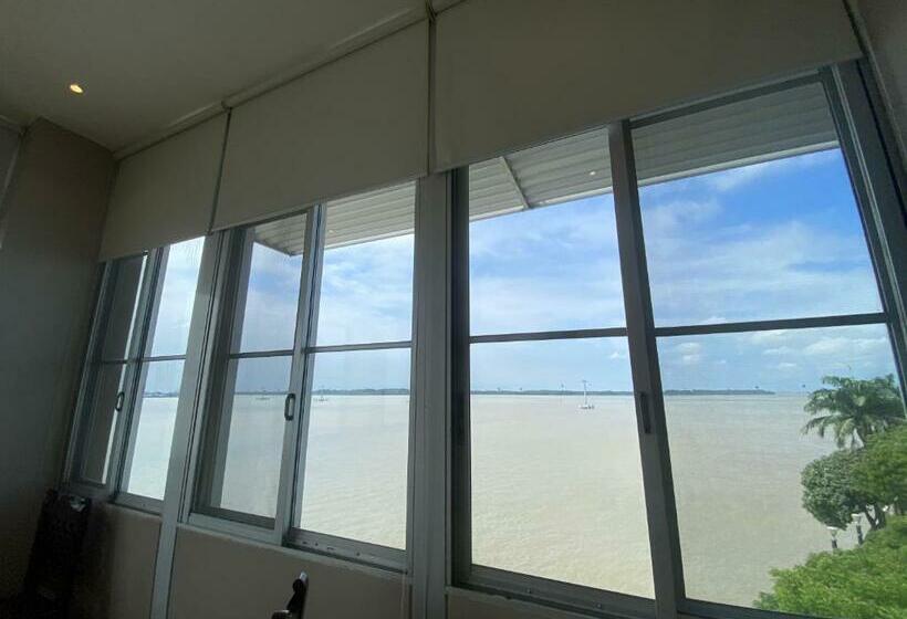 Апартаменты 3 Спальни, 200 M2   Puerto Santa Ana   3 Habitaciones