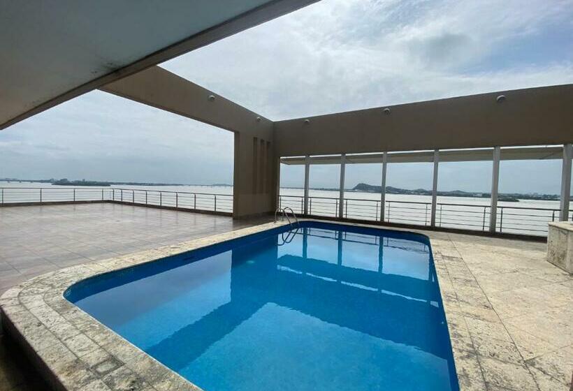 Апартаменты 3 Спальни, 200 M2   Puerto Santa Ana   3 Habitaciones