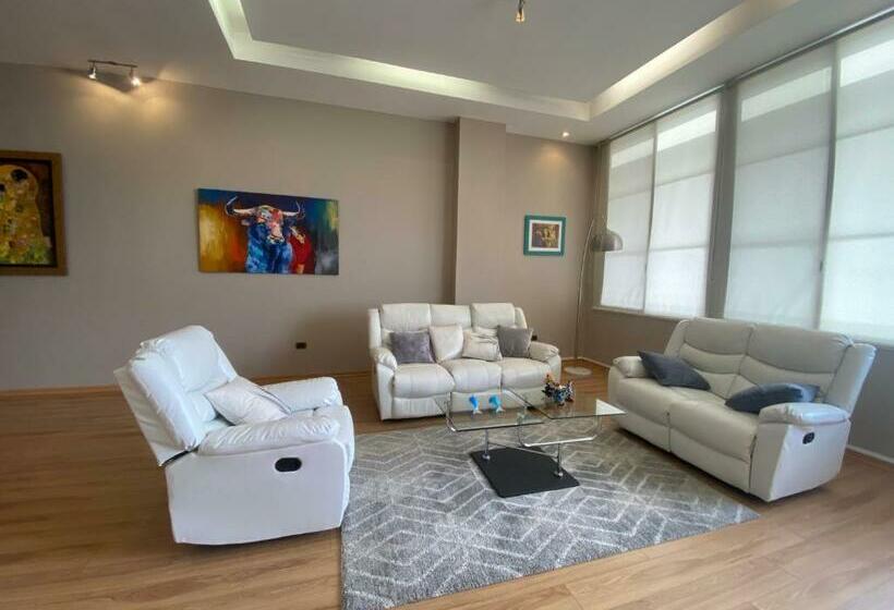 Апартаменты 3 Спальни, 200 M2   Puerto Santa Ana   3 Habitaciones