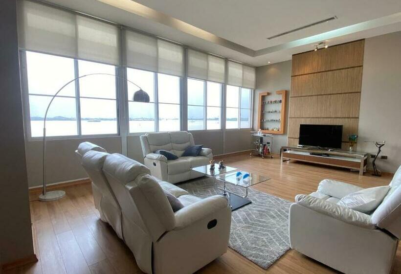 Апартаменты 3 Спальни, 200 M2   Puerto Santa Ana   3 Habitaciones
