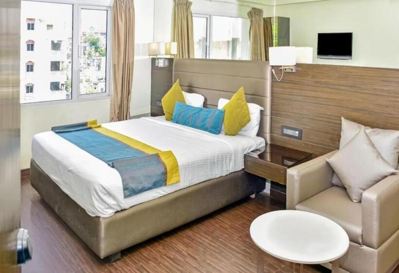 Номер Deluxe Кровать Кинг, Regalia Budaun Uttar Pradesh   Excellent Stay With Family