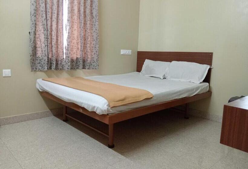 Трехместный Номер Классика, Spot On Hotel Anand Lodge