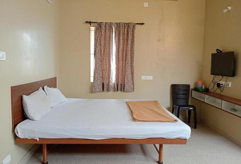 Трехместный Номер Классика, Spot On Hotel Anand Lodge
