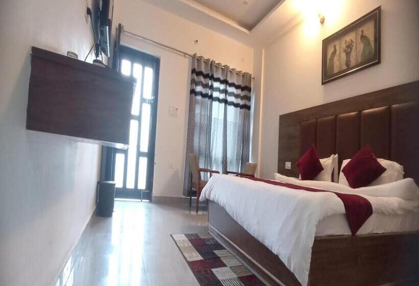 Стандартный Номер Кровать Кинг, La Riqueza   Mussoorie   Dhanaulti Road   35 To 45 Mins Drive From Mussoorie