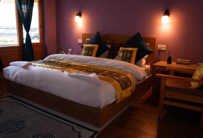 Номер Deluxe, The Riverside Resort Hunder