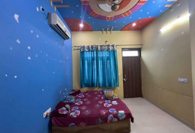 Трехместный Номер Классика, Oyo Desi Tadka Hotal