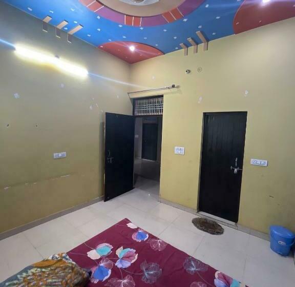 Трехместный Номер Классика, Oyo Desi Tadka Hotal