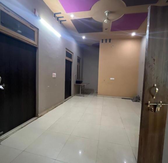 Трехместный Номер Классика, Oyo Desi Tadka Hotal