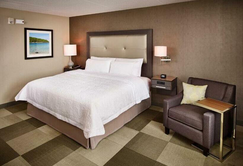 适合残疾人士使用的带超级大床的标准间, Hampton Inn By Hilton Sarnia/point Edward