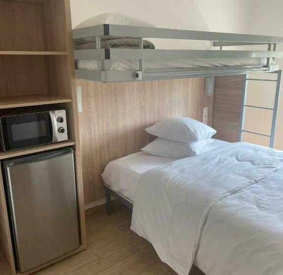 Номер Стандарт Трехместный, My Kb Hôtel Montélimar