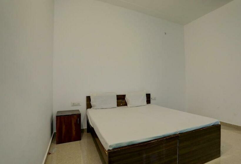 Трехместный Номер Классика, Oyo 81376 Hotel Sleep In