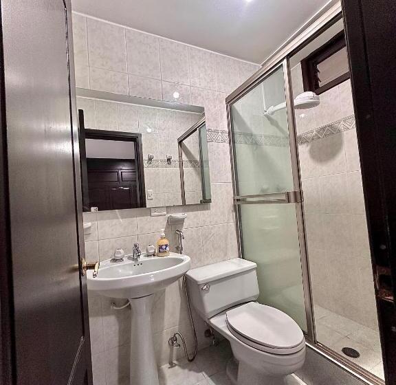 Номер Стандарт Вид на Бассейн, The View Hostel & Lounge
