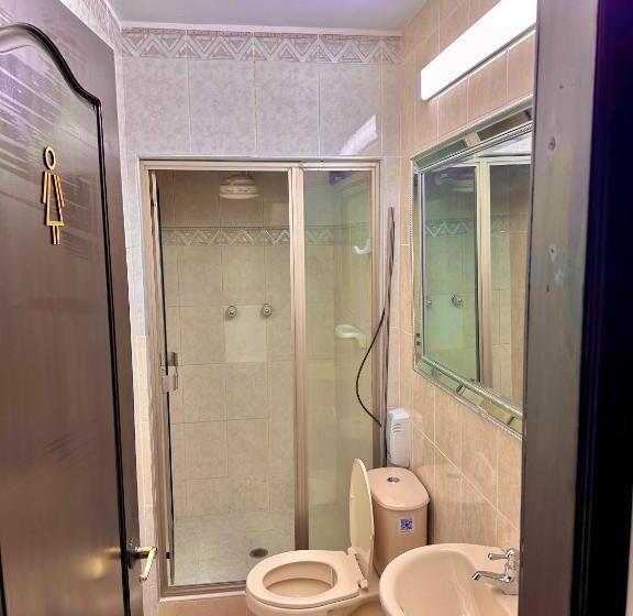 اتاق استاندارد با سرویس بهداشتی مشترک, The View Hostel & Lounge