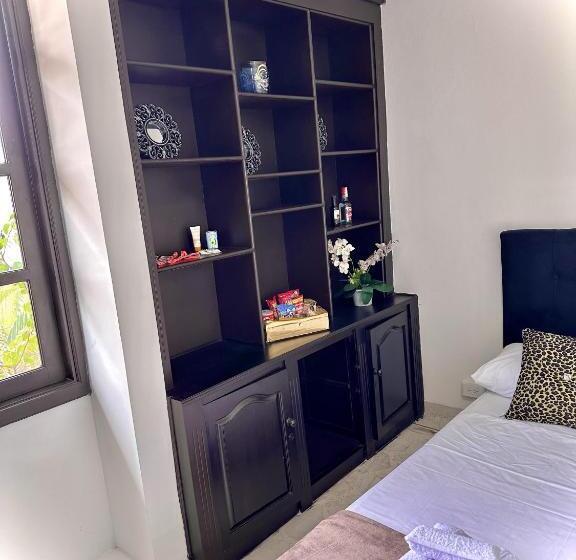 اتاق استاندارد با سرویس بهداشتی مشترک, The View Hostel & Lounge