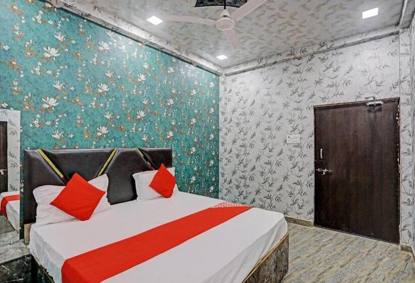 Трехместный Номер Классика, Oyo Flagship Hotel New Jagrani Palace