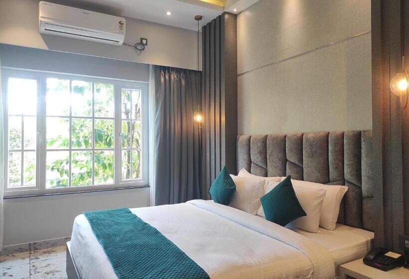 Номер Deluxe, The Dibrugarh Resort