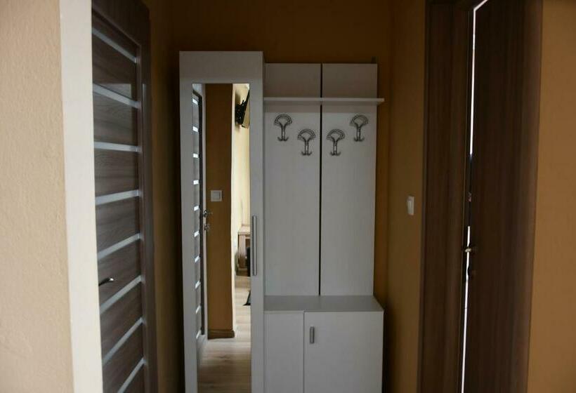 اتاق استاندارد سه نفره, Terra Panzió