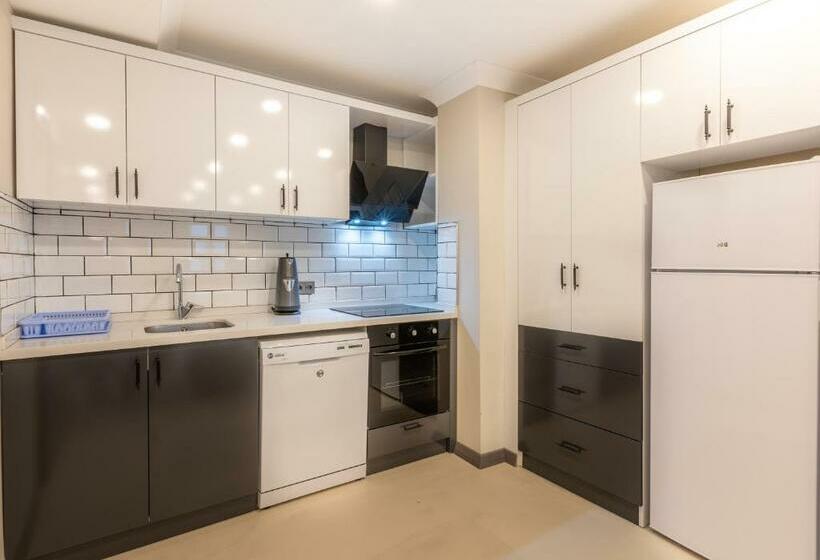 استودیوی استاندارد, Brandhill Apart