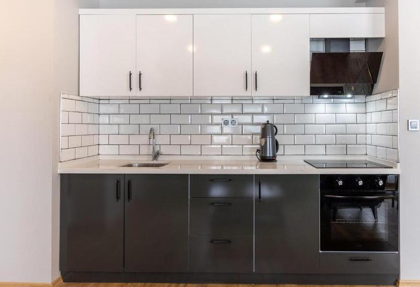 استودیوی استاندارد, Brandhill Apart