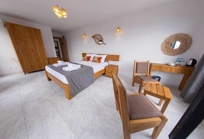 اتاق لوکس با چشم‌انداز دریا, Foça Kybele