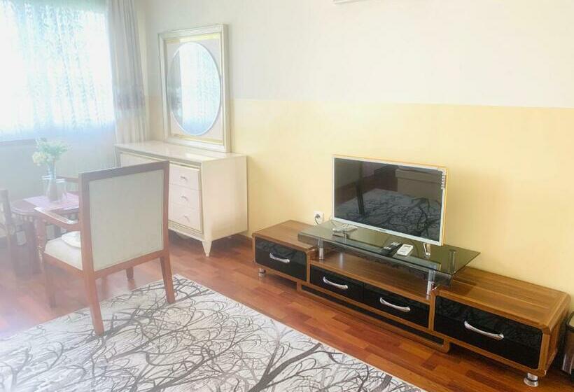 سوییت با چشم‌انداز باغ, Hôtel Sky Blue Mada