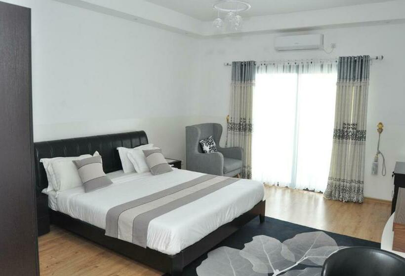 سوییت با چشم‌انداز استخر, Hôtel Sky Blue Mada