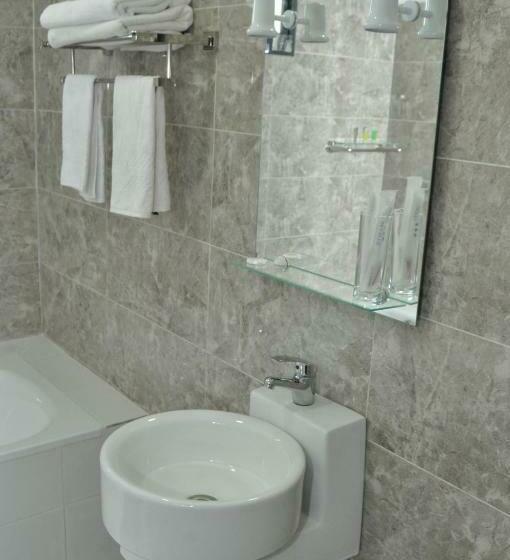 سوییت با چشم‌انداز استخر, Hôtel Sky Blue Mada