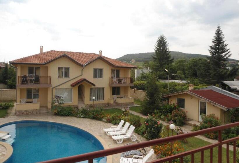 آپارتمان 1 خوابه, Family Hotel Radka
