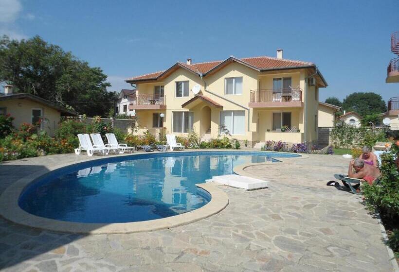 آپارتمان 2 خوابه, Family Hotel Radka