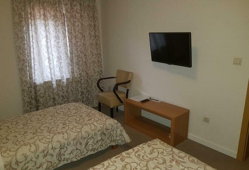 اتاق استاندارد, Dvor